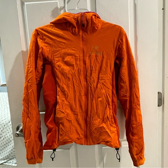Arc'teryx Jackets & Blazers - Arc'teryx AR (insulated) Atom hooded jacket